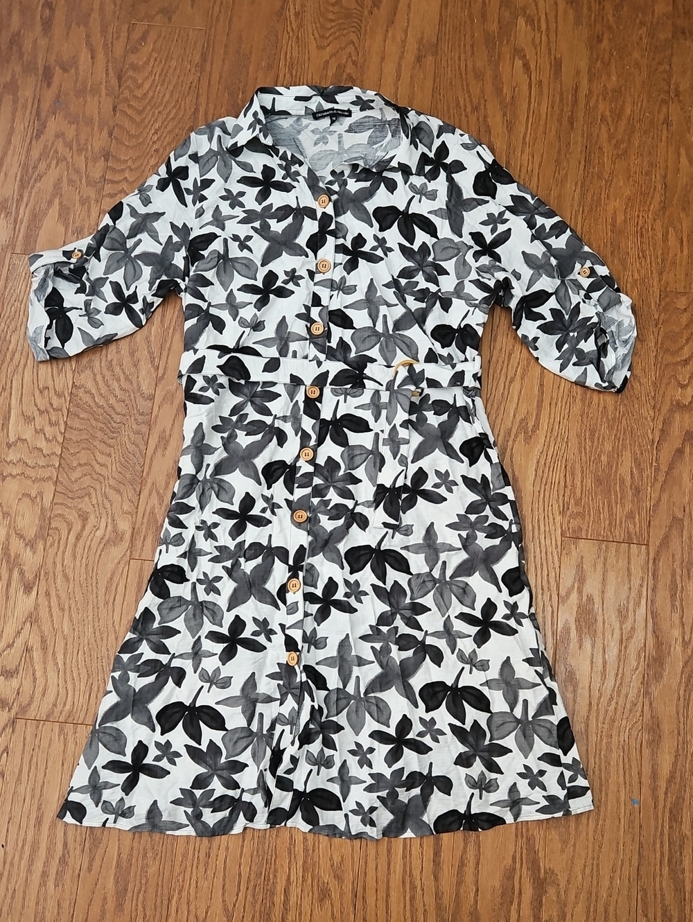 Elizabeth & Nicole Soft Tailored Monochrome Floral Shirt Dress 2X